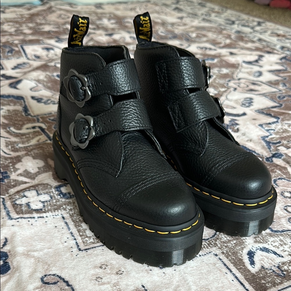 Dr Martens Devon Flower Platform Boots